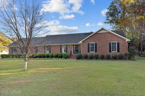 2701 One Iron St, Morehead City, NC 28557