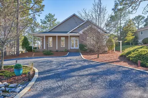 4 Lakeside Ln, Pinehurst, NC 28374