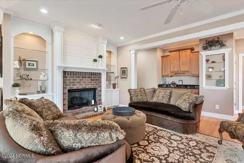 Living - 4 Lakeside Ln, Pinehurst, NC 28374 photo 4 of 9