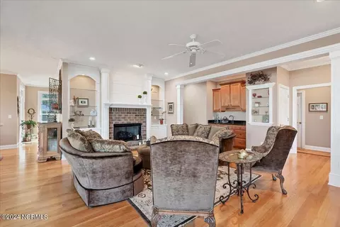 Living - 4 Lakeside Ln, Pinehurst, NC 28374 photo 6 of 9