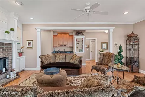 Living - 4 Lakeside Ln, Pinehurst, NC 28374 photo 5 of 9