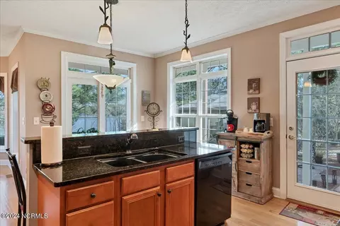 Kitchen - 4 Lakeside Ln, Pinehurst, NC 28374 photo 5 of 9