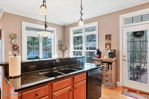 Kitchen - 4 Lakeside Ln, Pinehurst, NC 28374 photo 8 of 9