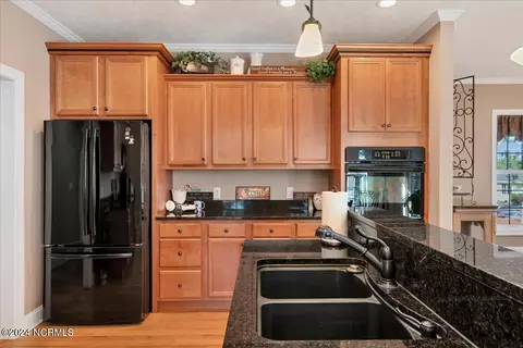 Kitchen - 4 Lakeside Ln, Pinehurst, NC 28374 photo 4 of 9