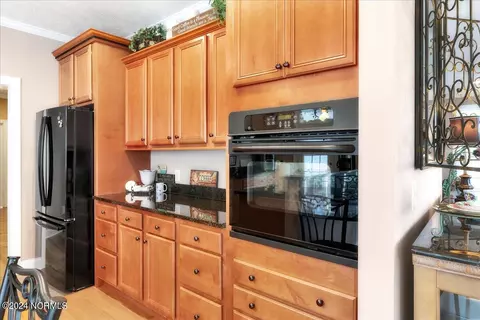 Kitchen - 4 Lakeside Ln, Pinehurst, NC 28374 photo 7 of 9