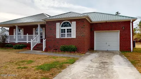 14 Princeton Dr, Jacksonville, NC 28546