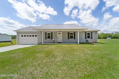 108 Cooper Rd, Richlands, NC 28574