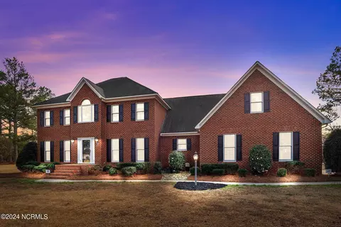 3900 Timberlake Dr, Grimesland, NC 27837
