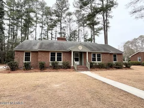 403 Forest Rd, Laurinburg, NC 28352
