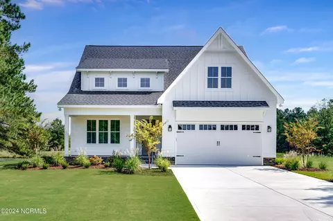 190 Legacy Woods Dr, Wallace, NC 28466