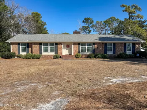 921 Hood Dr, Wilmington, NC 28409