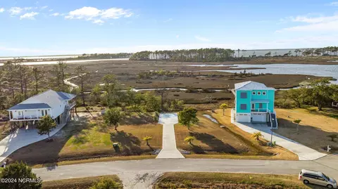 133 Jade St, Beaufort, NC 28516
