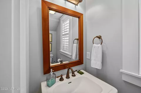Bath - 317 E Harborside Dr, Oriental, NC 28571 photo 1 of 7