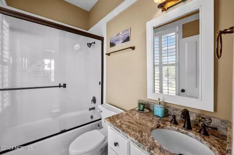 Bath - 317 E Harborside Dr, Oriental, NC 28571 photo 7 of 7