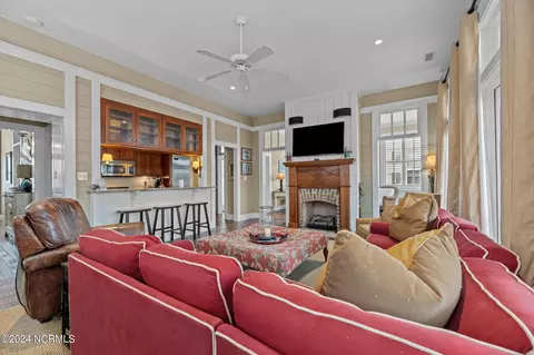 Living - 317 E Harborside Dr, Oriental, NC 28571 photo 3 of 3