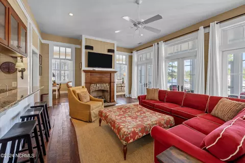 Living - 317 E Harborside Dr, Oriental, NC 28571 photo 1 of 3