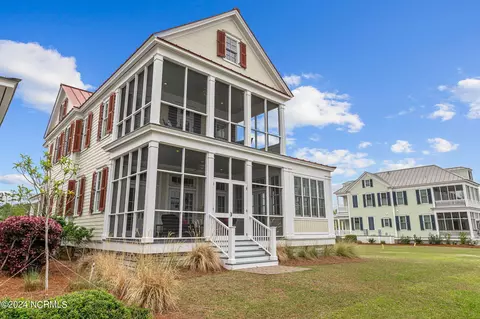Exterior - 317 E Harborside Dr, Oriental, NC 28571 photo 10 of 18