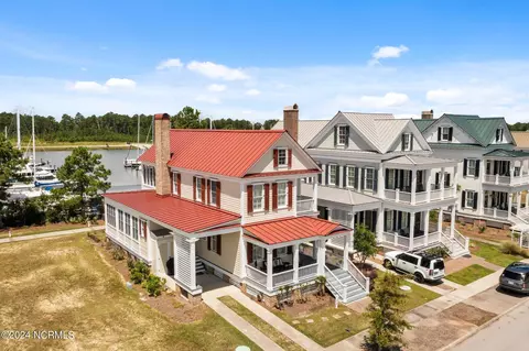 Exterior - 317 E Harborside Dr, Oriental, NC 28571 photo 2 of 18