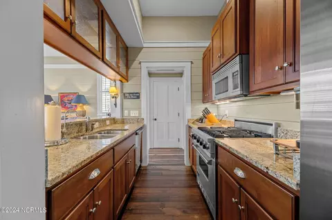 Kitchen - 317 E Harborside Dr, Oriental, NC 28571 photo 2 of 4