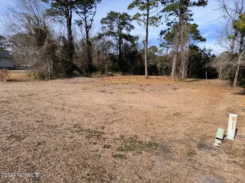 903 Pelican Dr, New Bern, NC 28560