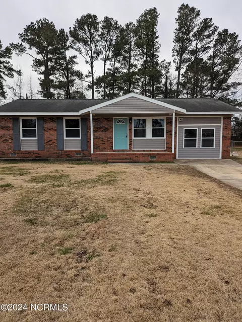 8 Berkshire Dr, Jacksonville, NC 28546