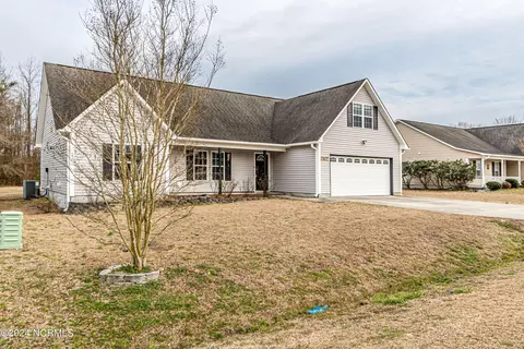 202 Chandler Simpson Ct, Beulaville, NC 28518