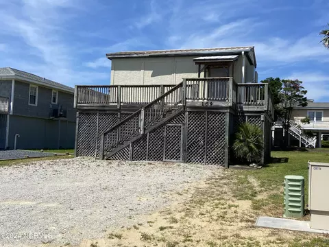 109 Halstead St, Holden Beach, NC 28462