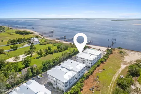704 E Moore St #122, Southport, NC 28461