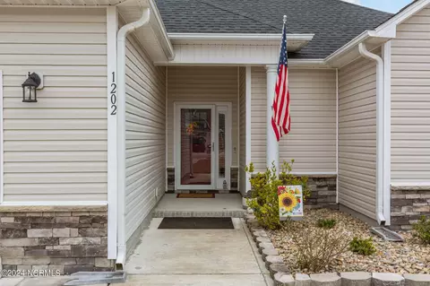 Exterior - 1202 Skipjack Ct, New Bern, NC 28562 photo 2 of 7