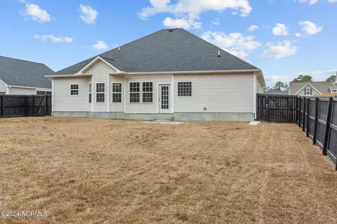 Exterior - 1202 Skipjack Ct, New Bern, NC 28562 photo 5 of 7