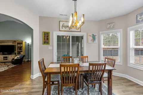 Dining - 1202 Skipjack Ct, New Bern, NC 28562 photo 2 of 3