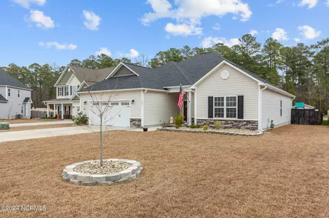 Exterior - 1202 Skipjack Ct, New Bern, NC 28562 photo 4 of 7