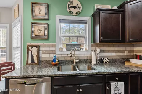 Kitchen - 1202 Skipjack Ct, New Bern, NC 28562 photo 2 of 4