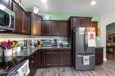 Kitchen - 1202 Skipjack Ct, New Bern, NC 28562 photo 3 of 4