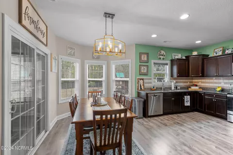 Dining - 1202 Skipjack Ct, New Bern, NC 28562 photo 1 of 3