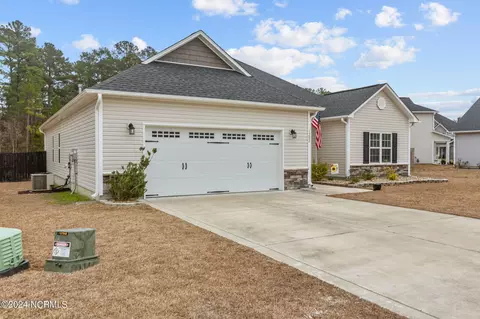 Exterior - 1202 Skipjack Ct, New Bern, NC 28562 photo 3 of 7