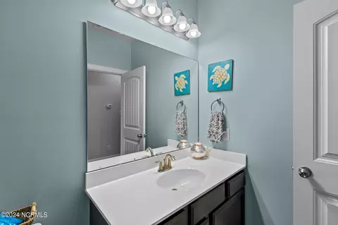 Bath - 1202 Skipjack Ct, New Bern, NC 28562 photo 1 of 4