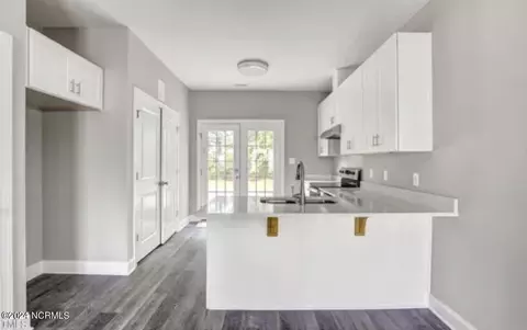 207 E King Cir, Benson, NC 27504 photo 6