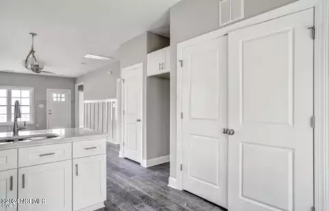 207 E King Cir, Benson, NC 27504 photo 7