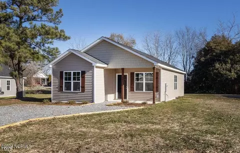 207 E King Cir, Benson, NC 27504 photo 3
