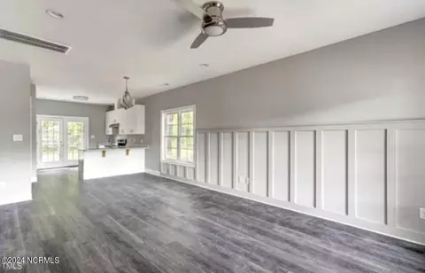 207 E King Cir, Benson, NC 27504 photo 4