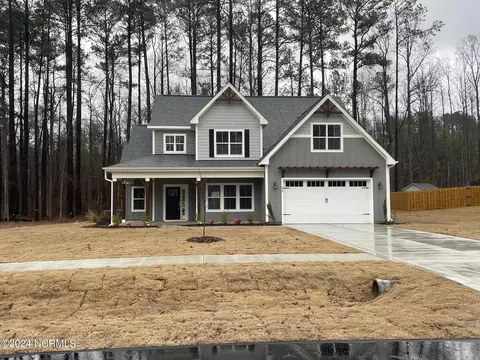 808 Dupont Ln, Carthage, NC 28327