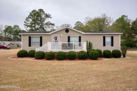 193 Tillett Ln, Sneads Ferry, NC 28460