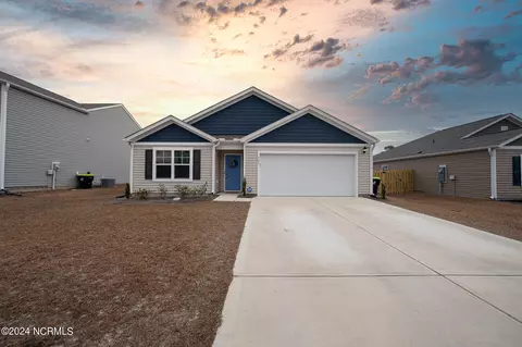 523 Birdsong Dr, Holly Ridge, NC 28445