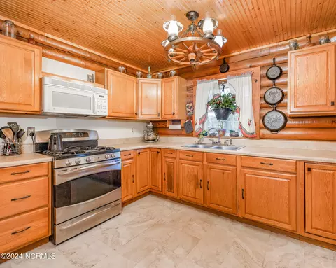 Kitchen - 172 Wood River Rd, West End, NC 27376 photo 1 of 2