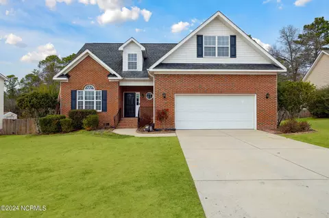 1120 Magnolia Dr, Aberdeen, NC 28315