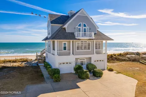 4216 Island Dr, North Topsail Beach, NC 28460