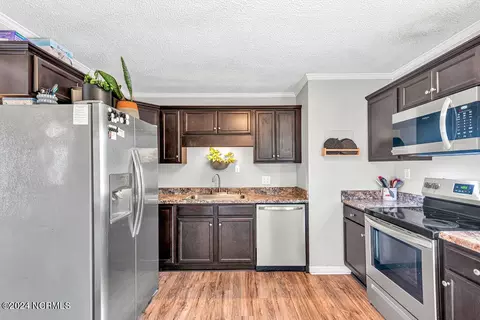 Kitchen - 80 Crown Point Rd, Hubert, NC 28539 photo 3 of 4