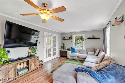 Living - 80 Crown Point Rd, Hubert, NC 28539 photo 4 of 5