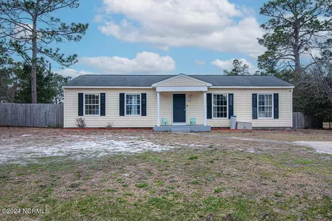 80 Crown Point Rd, Hubert, NC 28539